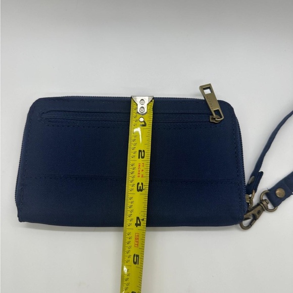 Travelon Zip Around Navy Blue Wallet Wristlet 4x6.5” Coin Section on Outside EUC - Picture 8 of 9